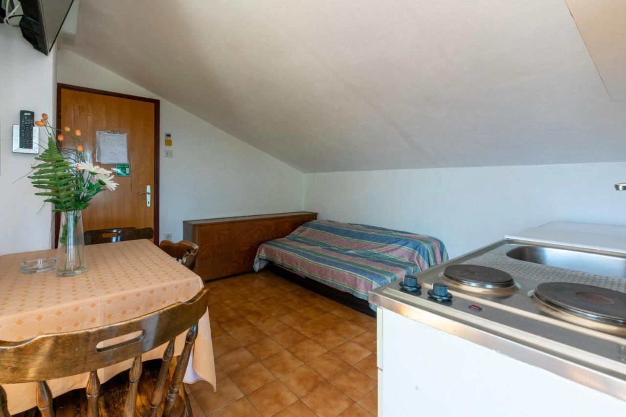 Apartments Rozaria Dramalj Exterior photo