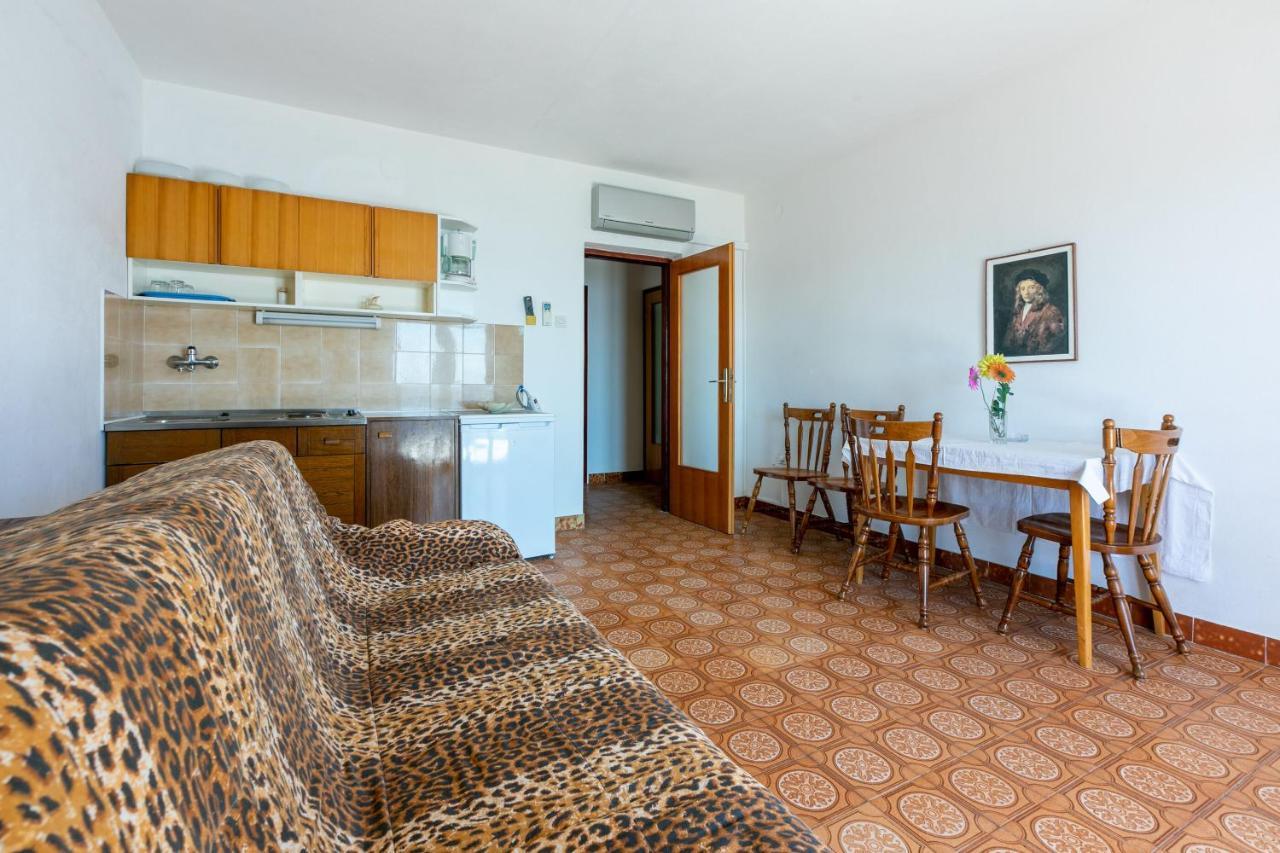Apartments Rozaria Dramalj Exterior photo