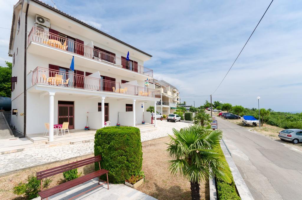 Apartments Rozaria Dramalj Exterior photo